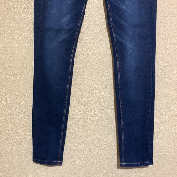 Bamboo Jeans Denim Blue Dark Wash Skinny  Mid Rise Stretchy Junior Size 1 - Picture 2 of 16